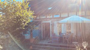 Terrasse unseres Wohnhauses im Spätsommerlicht ;)