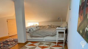 Chambre privée sous les toits très lumineuse pour l accueil du woofer 