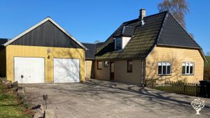 Organic farm with market garden, greenhouses, broilers, layers, pigs, ducks and sheep.