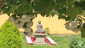 Communauté rurale avec potagers bio, mode de vie en autarcie dans le respect de l'environnement