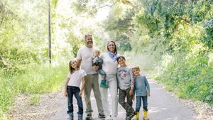 Jeremy and Megan, with farm kids Zoe, Waylon, Wyatt and Wade (left to right).