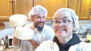 Hola! Somos Siscu y Tania! Te animas a aprender una experiencia rural con nosotros?? Te esperamos!!