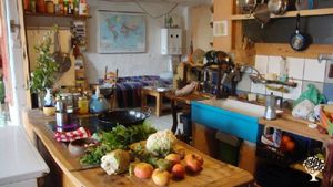 Alternative co-operative community, Community farm