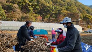 "Help Wanted" <CN105>함께사는 세상 나눔터 / One World, Together 'Nanumteo'