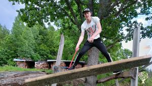 Debio approved, communety focused farm. Uses permaculture principles and builds up a forest garden.