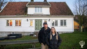 Ingrid (daughter) and Patrick, in front of old mainhouse, in the middle of the yard.
