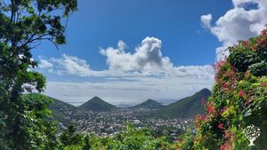 Top of the Trails, with a view of what we liken to the Linea Alba 
