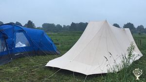 Permacultuur Familie boerderij Drenthe voedselbos met koeien kippen Alternative homestead vrij leven