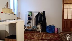 E' una stanza che dobbiamo ancora sistemare (Agos ).E' indip. e Collegata ad un proprio bagno.