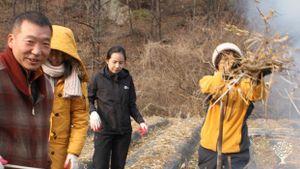 "Help Wanted" <CN105>함께사는 세상 나눔터 / One World, Together 'Nanumteo'