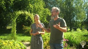 Malin and Andrew in the circle. 
