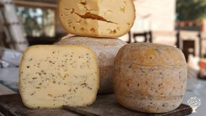 Chacra agroecologica. Tambo, elaboracion de quesos. Gallinas ponedoras y vacas de cria.