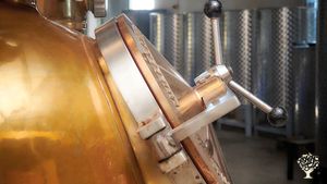 Micro distillerie de fruits et canne à sucre issu de l'agriculture  biologique à la Réunion