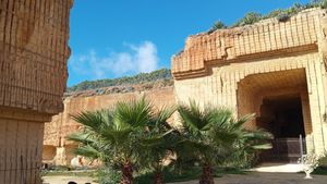 Azienda ricavata dentro cave riqualificate di calcarenite
