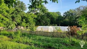 Micro-ferme familiale dans le Gers : autonomie alimentaire et énergétique