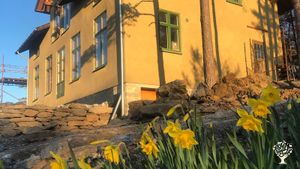 Family farm near Göteborg with market garden and strawbale house. Learn gardening & natural building