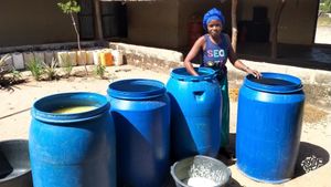 Production de jus de citron avec Sona l'un des chefs de projet et chef de maison.