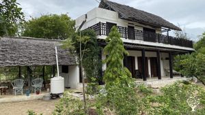 Family home and garden - rural, Eco Lodge/Wilderness Adventures, Farm, Family farm
