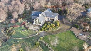Woodside house and garden