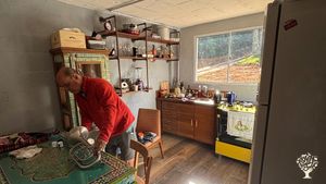 Somos um museu a céu aberto que conecta arte contemporânea, horta comunitária e trilhas na mata.
